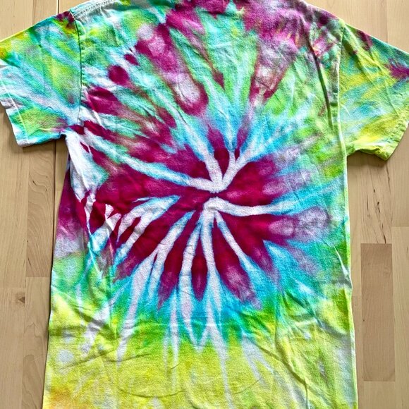 Gildan Unisex Adults Fuchsia Blue Swirl Dyed T-Shirt size Small CUSTOM TIE-DYED - Picture 4 of 4